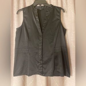 Enjoy this medium bob markie design top it can go everywhere at anytime